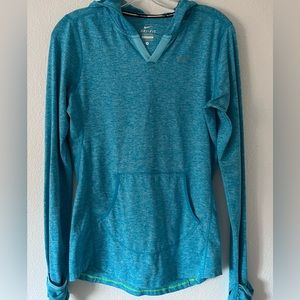 Nike dri fit pullover hoody long sleeve top size small in beautiful blue color.